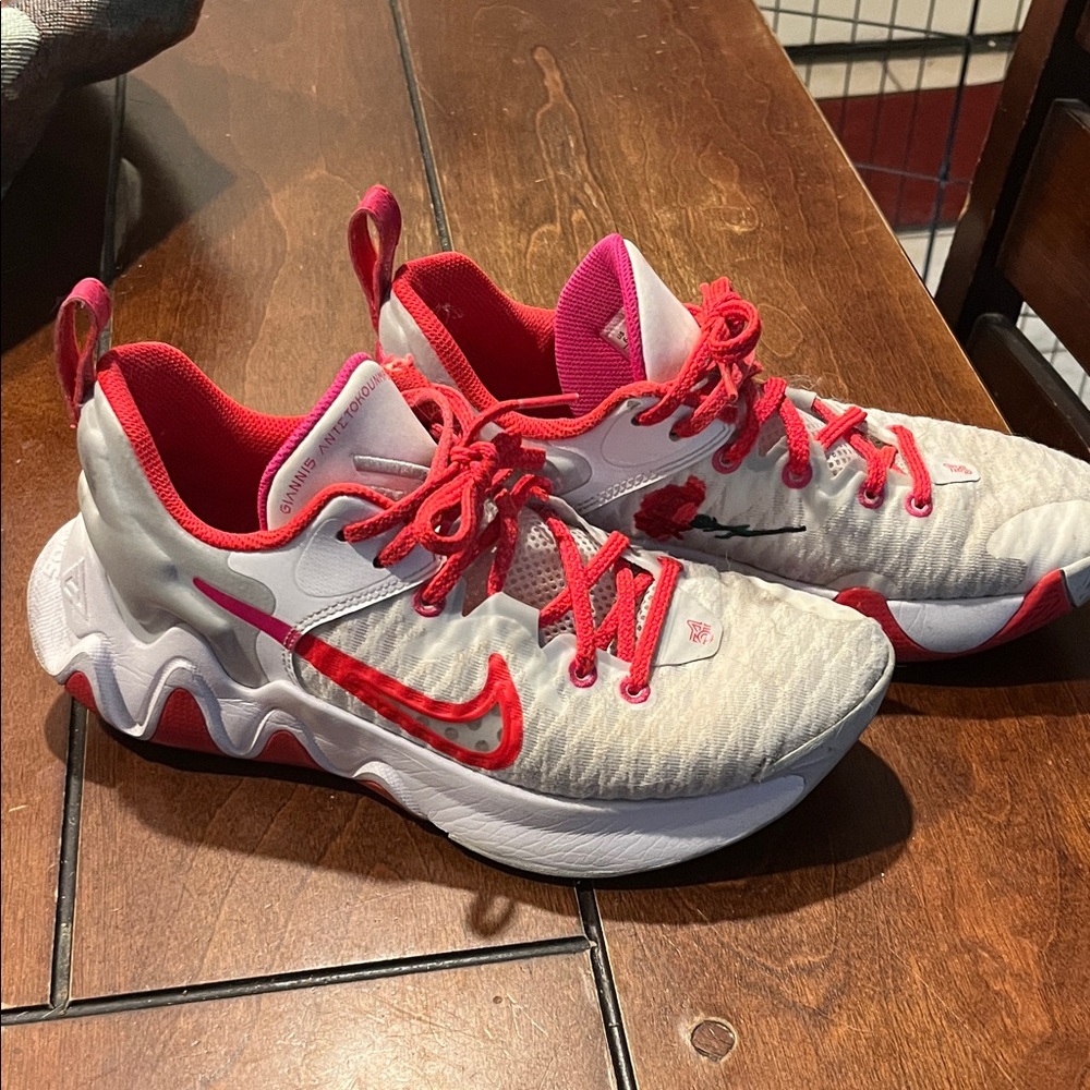 Nike Goanni5 immortality rose sneakers